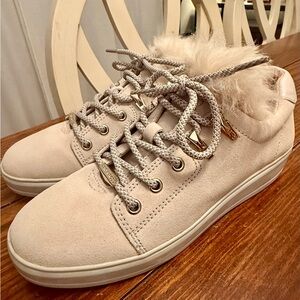 Women's Cream Fur-Lined Sneakers; Taryn Rose “Georgy” Chalk Weatherproof